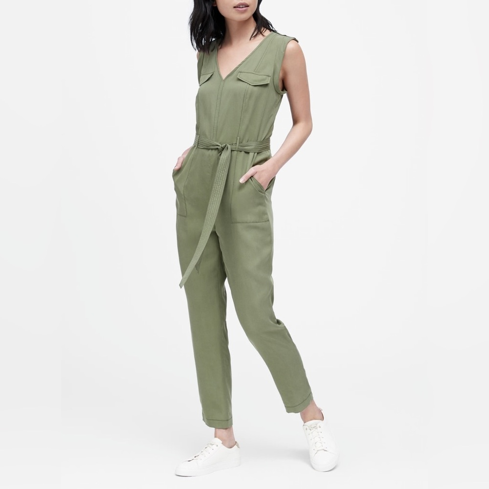 Banana Republic Olive Green Utility Jumpsuit Patch Pockets Tie Belt Safari Chic